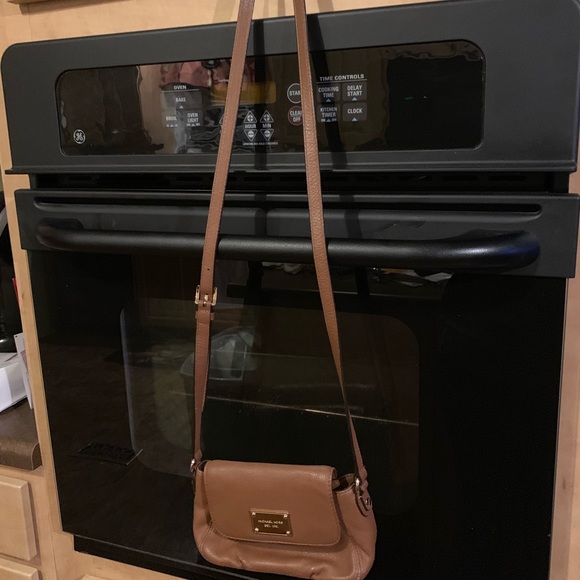 Michael kors small brown crossbody - Picture 4 of 5
